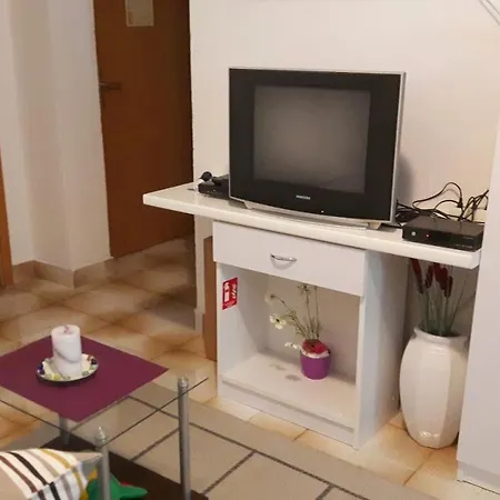 Spacious With Large Parking Lot * Trogir