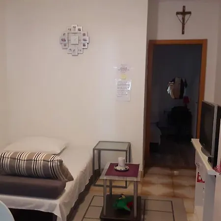 Apartment Spacious With Large Parking Lot *